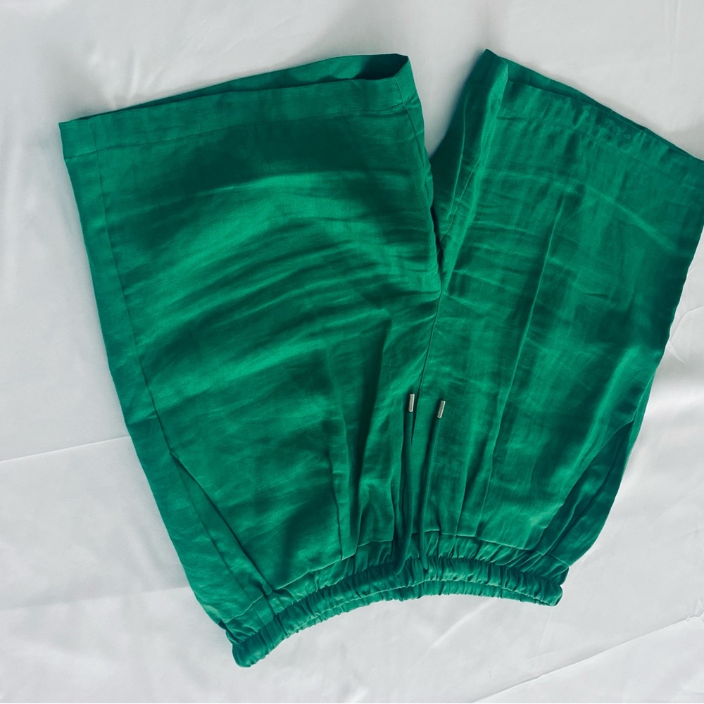UCHUU Vibrant Green bermuda